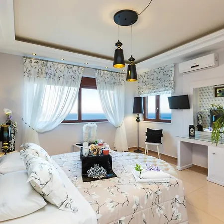 Villa Belle, Where Sea Views Meet Sunset Magic By Etouri *